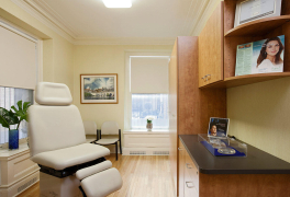 Clean-And-Calm-Nuance-Doctor-Office-Design